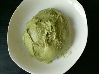 11、自制青团,揉好的面团就是青团皮了；