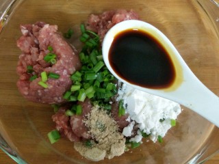 4、咸鸭蛋黄芙蓉豆腐,再加点酱油