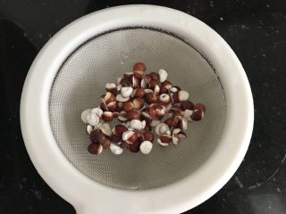 6、椰子粉葛煲老鸡～秋季滋养汤汤,芡实洗干净