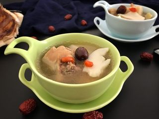 14、椰子粉葛煲老鸡～秋季滋养汤汤,非常清香，非常润甜，小伙伴们赶紧喝起来哟！