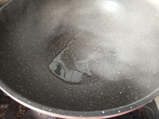 4、照烧汁巴沙鱼排,平底锅热油