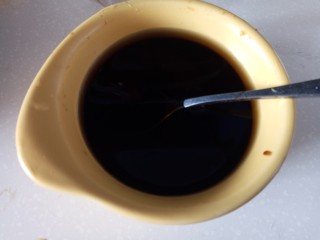 6、照烧汁巴沙鱼排,生抽,蚝油,蜂蜜加适量水调成汁