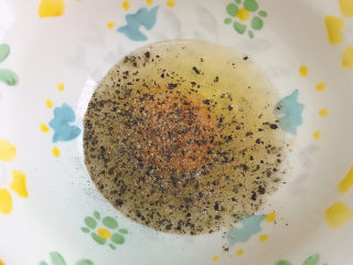 7、脆皮日本豆腐,磨适量黑胡椒粉