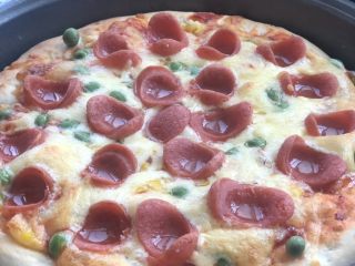 14、意式烤肠披萨,15分钟后出炉是这样，还没有烤好哦。