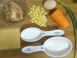 2、泡菜煎饼,准备好所有的材料