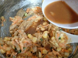 10、泡菜煎饼,如果泡菜面糊干了点就加入泡菜汁，如果不干就不用加（我加了30克的泡菜汁）