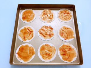 8、饺子皮披萨,饺子皮表面刷披萨酱