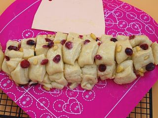 9、日式炼乳吐司,叠在一起，切成若干个小份