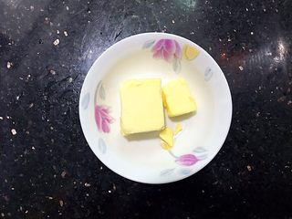 4、金沙奶黄馅(为月饼季而准备),无盐黄油30克