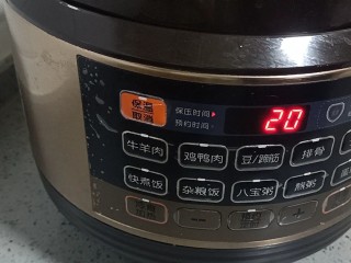 13、银耳小米粥,选择熬粥键静待结束