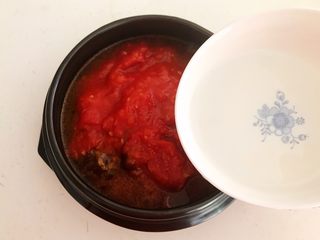 16、山药猪骨汤,加入开水，水量没过食材