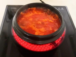 18、山药猪骨汤,把石锅放在炉具上，大火烧开后小火慢烧30分钟