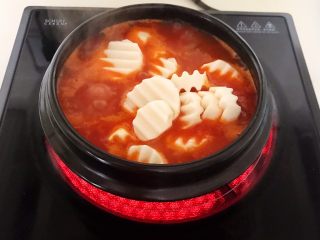 19、山药猪骨汤,加入山药，大火烧开后小火慢烧15分钟