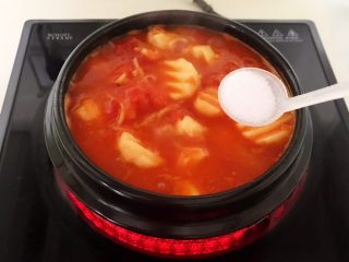 20、山药猪骨汤,加入4克精盐调匀