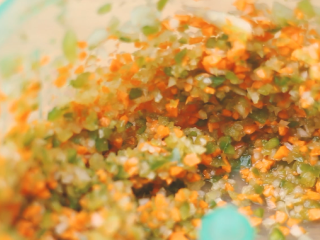 5、蔬菜鱼饼,要细成酱紫~