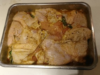 8、迷迭香烤雞腿,嗯！就這樣！請放入冰箱冷藏1小時先！