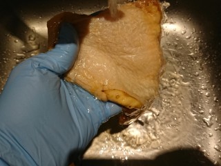 9、迷迭香烤雞腿,3小時後取出，把醃料洗掉！