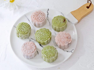 16、彩色豆沙冰皮月饼,成品图