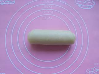 9、苏式鲜肉月饼,从上至下卷起