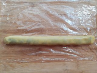 11、枣泥一口酥,面团从上往下卷起来