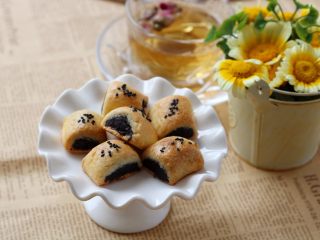 16、枣泥一口酥,枣泥酥比较甜，建议搭配茶水解腻