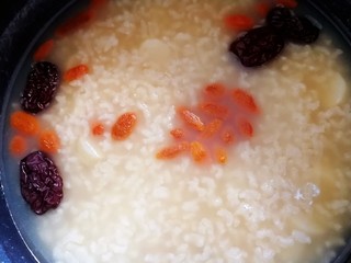 12、山药枸杞粥,时间到，好香。