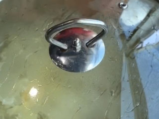 7、紫薯银耳粥,盖上盖，烧开以后转小火焖一个小时，煮银耳一定不能心急用大火猛煮。很多朋友煮银耳不出胶就是因为太心急了，长时间的煮才能让它自然出胶。