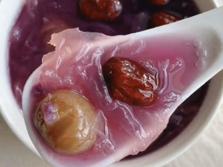 15、紫薯银耳粥,真的特别好看