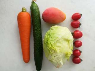 1、早安早餐+清爽照烧鸡沙拉,准备好食材，统一洗净备用。