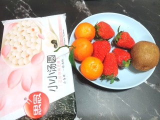 1、水果汤圆,准备食材