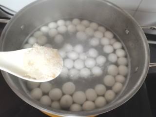 8、水果汤圆,根据个人口味加入冰糖关火