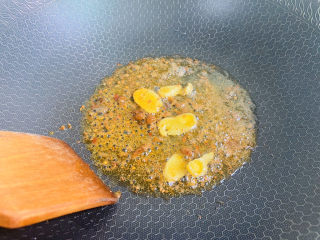 7、板栗炖排骨,小火翻炒均匀