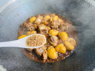 18、板栗炖排骨,鸡精调味