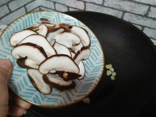 8、香菇番茄芝士面,加香菇