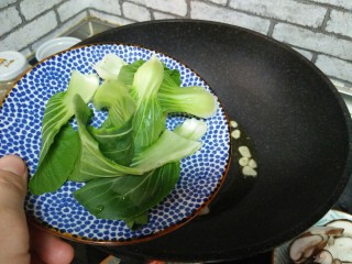9、香菇番茄芝士面,加油菜