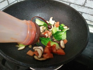 10、香菇番茄芝士面,炒匀,加番茄酱