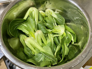 20、啤酒鸡翅根,小青菜择好洗净