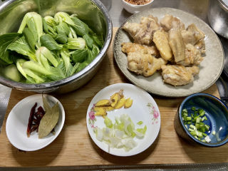 21、啤酒鸡翅根,全部食材准备好
