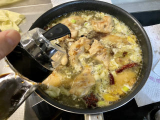 27、啤酒鸡翅根,加入一汤匙半生抽