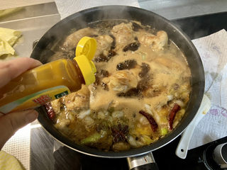 29、啤酒鸡翅根,加入一茶匙太太乐鸡汁