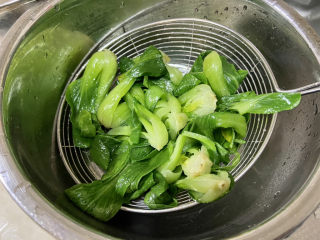 32、啤酒鸡翅根,捞出过凉水