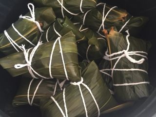 19、肉粽子,全部包好了，泡了一斤米，包了11个粽子