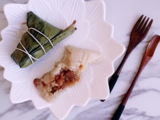 21、肉粽子,出锅迫不及待的赶紧吃一口，诶嘛呀！太好吃