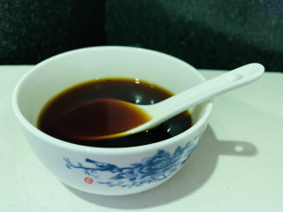 12、照烧鸡胸肉,再加小半碗水,搅拌均匀;