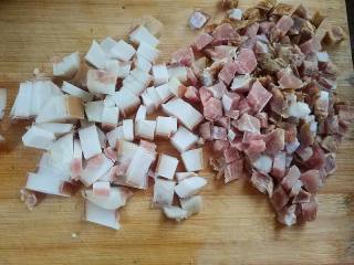6、时蔬腊肉焖饭,腊肉肥瘦肉分开切成小粒