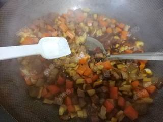 14、时蔬腊肉焖饭,根据口味放入适量盐