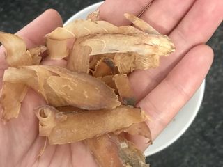 9、日式三文鱼沙拉,放入柴鱼片。