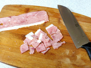 11、浓郁味香的【培根奶油炖菜】,培根切小块