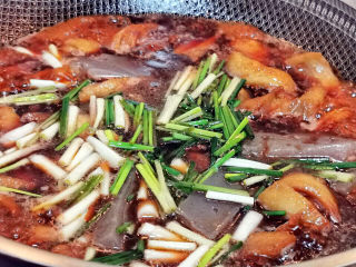 19、不走寻常路的红烧肉,大火烧开，小火焖烧，大约需要半个小时