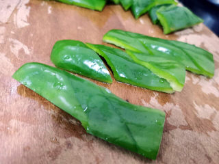 20、不走寻常路的红烧肉,青椒切片